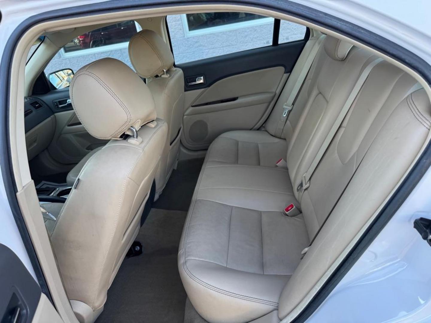 2012 WHITE FORD FUSION SEL (3FAHP0JA1CR) with an 2.5L engine, Automatic transmission, located at 3100 Covert Avenue, Evansville, IN, 47714, (812) 473-4492, 37.955418, -87.512238 - Photo#5