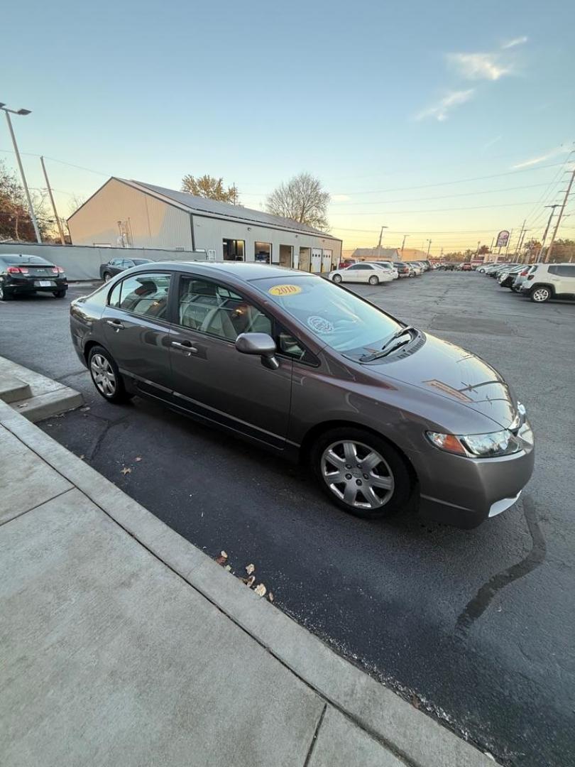 2010 GRAY HONDA CIVIC LX (19XFA1F52AE) with an 1.8L engine, Automatic transmission, located at 3100 Covert Avenue, Evansville, IN, 47714, (812) 473-4492, 37.955418, -87.512238 - Photo#2
