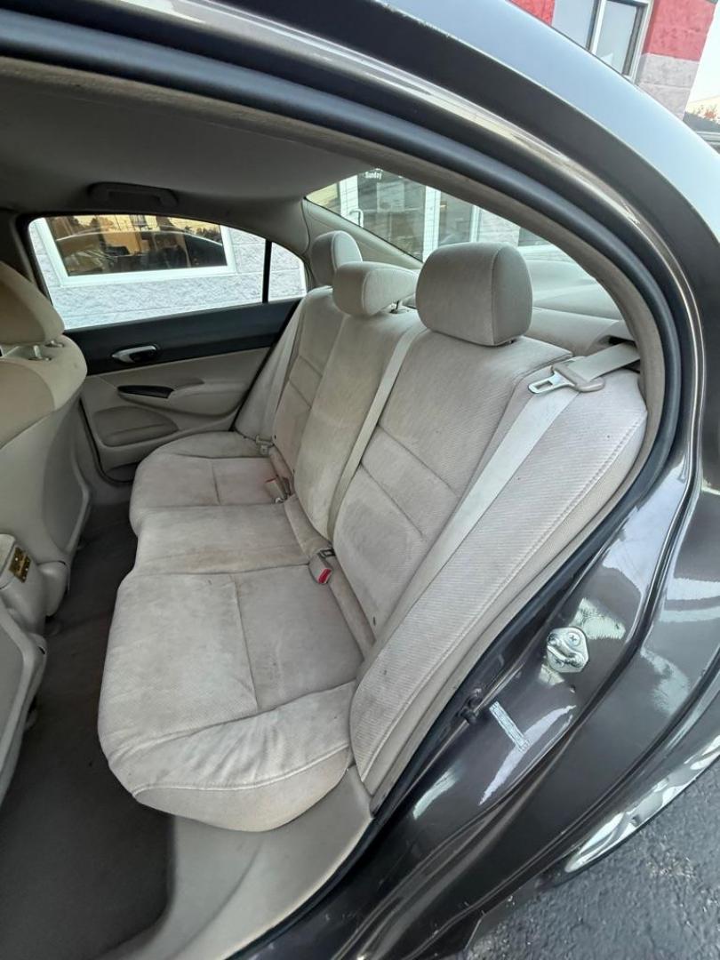 2010 GRAY HONDA CIVIC LX (19XFA1F52AE) with an 1.8L engine, Automatic transmission, located at 3100 Covert Avenue, Evansville, IN, 47714, (812) 473-4492, 37.955418, -87.512238 - Photo#6
