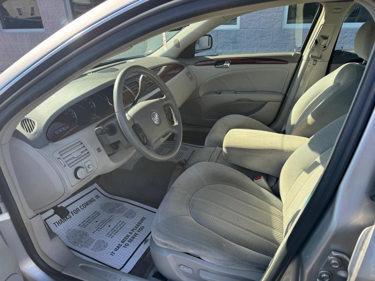 2008 SILVER BUICK LUCERNE CX (1G4HP57218U) with an 3.8L engine, Automatic transmission, located at 3100 Covert Avenue, Evansville, IN, 47714, (812) 473-4492, 37.955418, -87.512238 - Photo#4