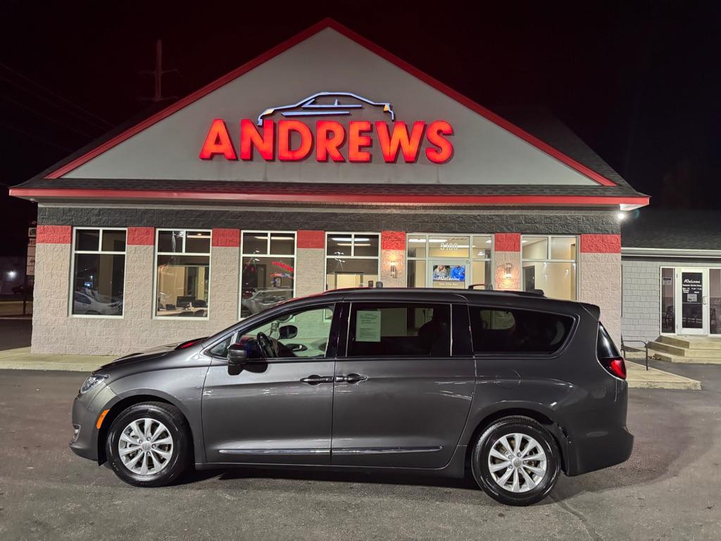 photo of 2017 CHRYSLER PACIFICA TOURING L