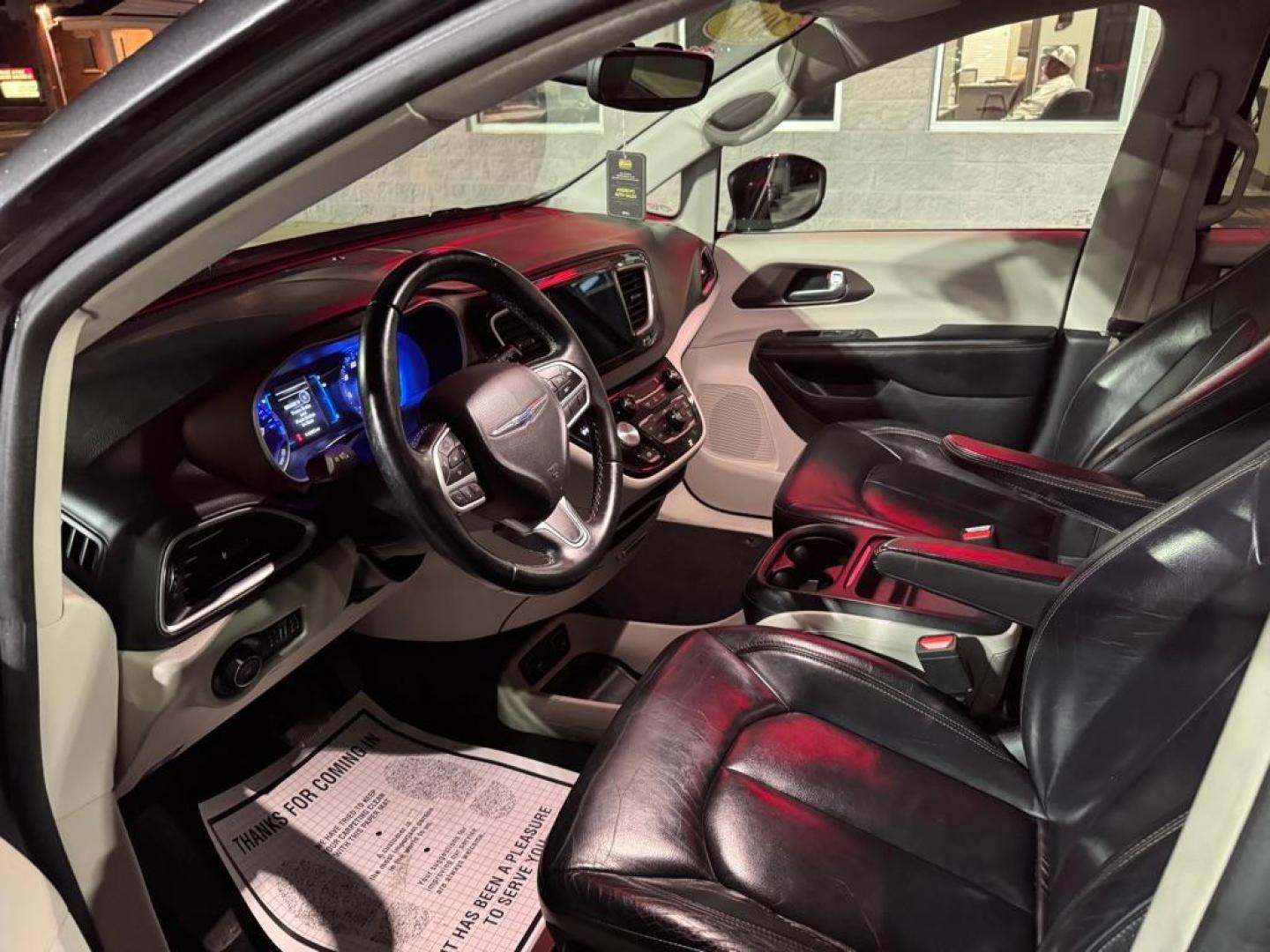 2017 GRAY CHRYSLER PACIFICA TOURING L (2C4RC1BG7HR) with an 3.6L engine, Automatic transmission, located at 3100 Covert Avenue, Evansville, IN, 47714, (812) 473-4492, 37.955418, -87.512238 - Photo#4