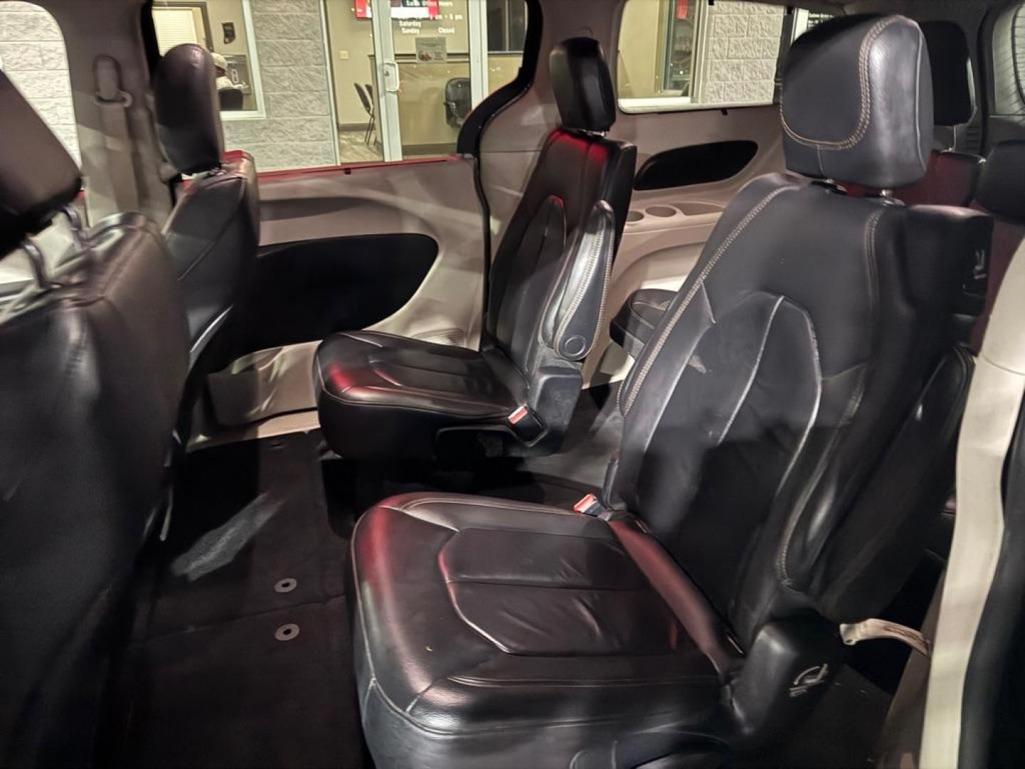 2017 GRAY CHRYSLER PACIFICA TOURING L (2C4RC1BG7HR) with an 3.6L engine, Automatic transmission, located at 3100 Covert Avenue, Evansville, IN, 47714, (812) 473-4492, 37.955418, -87.512238 - Photo#5