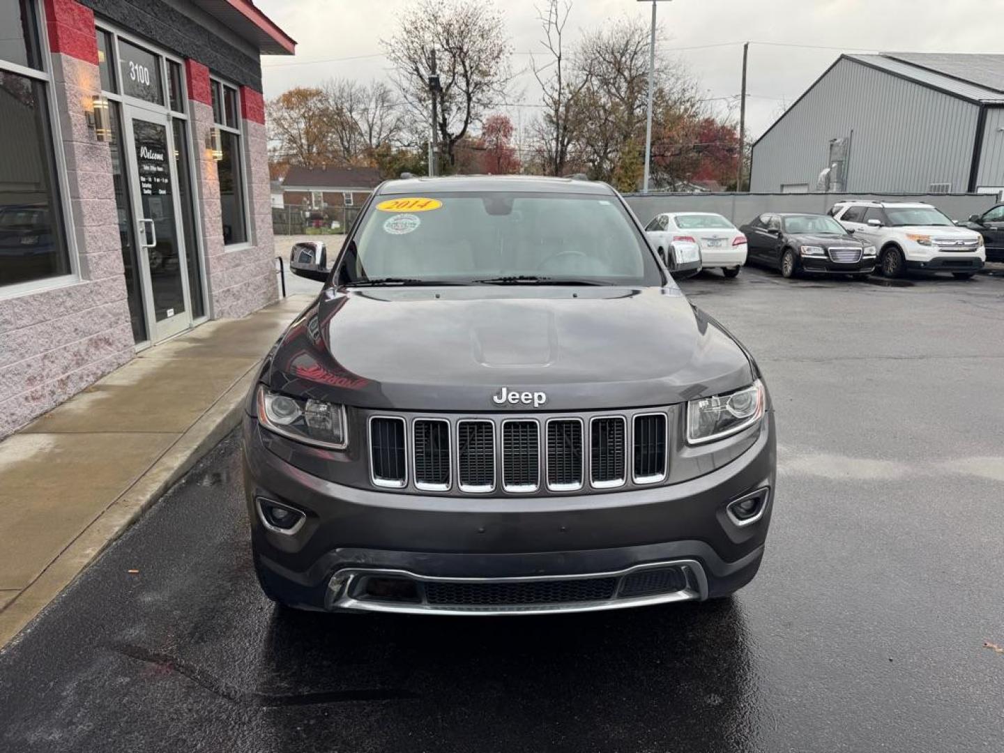 2014 GRAY JEEP GRAND CHEROKEE LIMITED (1C4RJFBG5EC) with an 3.6L engine, Automatic transmission, located at 3100 Covert Avenue, Evansville, IN, 47714, (812) 473-4492, 37.955418, -87.512238 - Photo#1