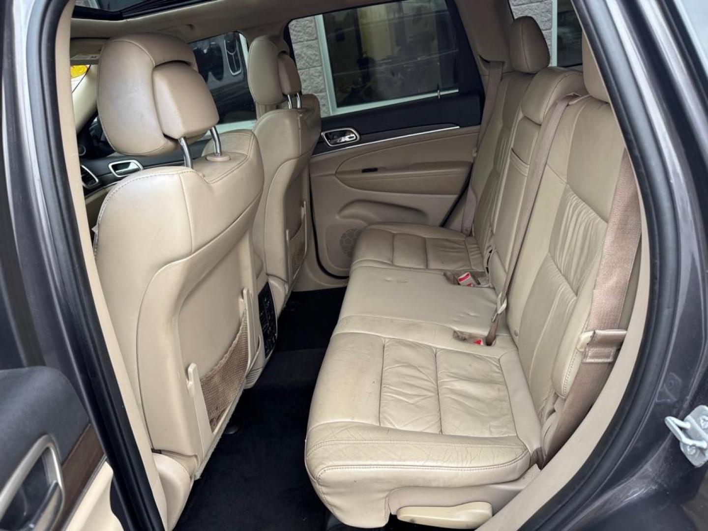 2014 GRAY JEEP GRAND CHEROKEE LIMITED (1C4RJFBG5EC) with an 3.6L engine, Automatic transmission, located at 3100 Covert Avenue, Evansville, IN, 47714, (812) 473-4492, 37.955418, -87.512238 - Photo#5