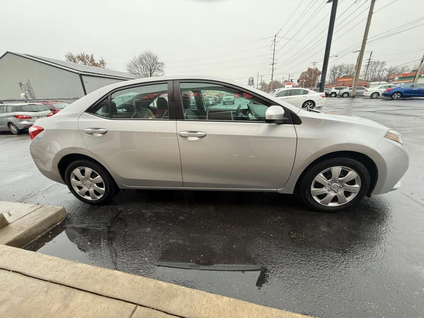 2016 SILVER TOYOTA COROLLA L (2T1BURHE7GC) with an 1.8L engine, Continuously Variable transmission, located at 3100 Covert Avenue, Evansville, IN, 47714, (812) 473-4492, 37.955418, -87.512238 - Photo#2