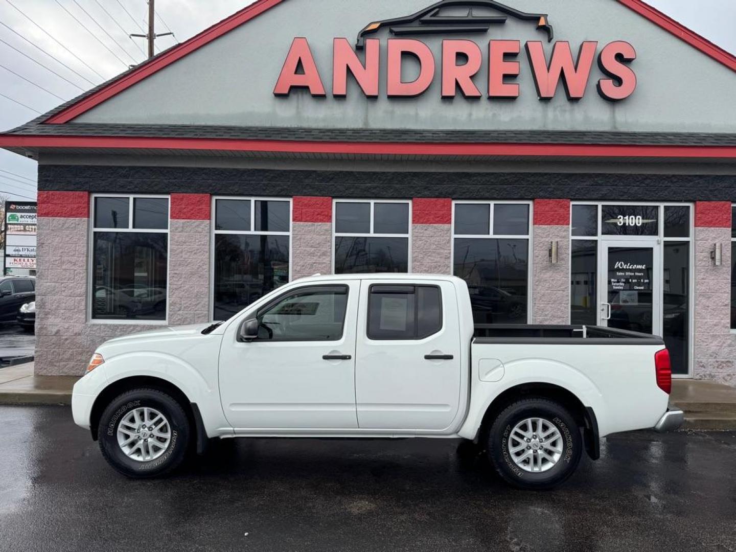 2018 WHITE NISSAN FRONTIER S (1N6DD0ER1JN) with an 4.0L engine, Automatic transmission, located at 3100 Covert Avenue, Evansville, IN, 47714, (812) 473-4492, 37.955418, -87.512238 - Photo#0