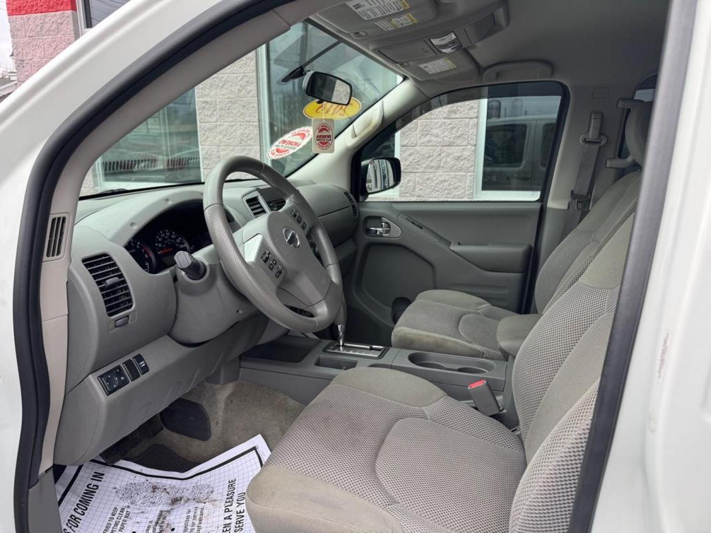 2018 WHITE NISSAN FRONTIER S (1N6DD0ER1JN) with an 4.0L engine, Automatic transmission, located at 3100 Covert Avenue, Evansville, IN, 47714, (812) 473-4492, 37.955418, -87.512238 - Photo#4