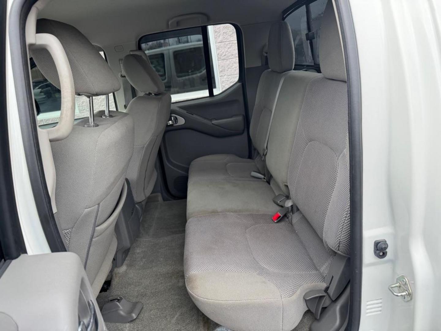 2018 WHITE NISSAN FRONTIER S (1N6DD0ER1JN) with an 4.0L engine, Automatic transmission, located at 3100 Covert Avenue, Evansville, IN, 47714, (812) 473-4492, 37.955418, -87.512238 - Photo#5