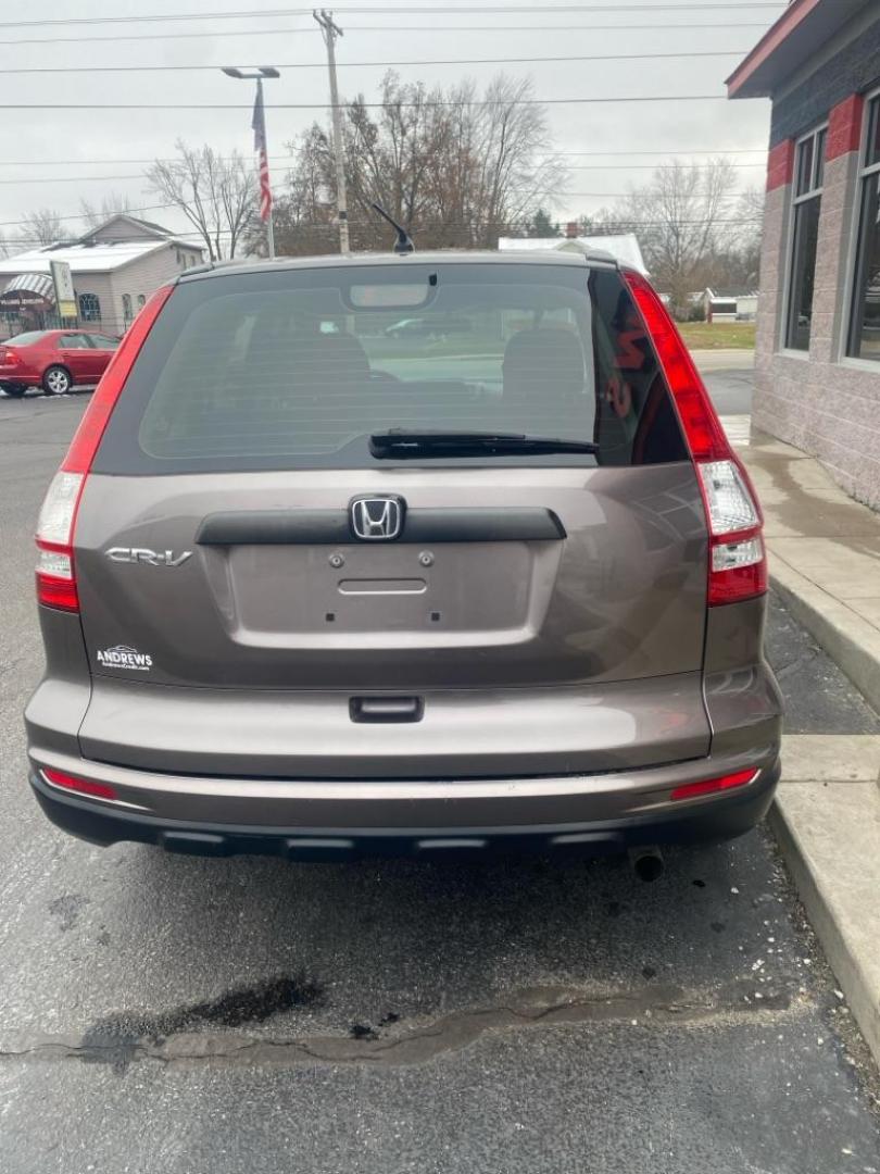 2011 BROWN HONDA CR-V LX (5J6RE3H33BL) with an 2.4L engine, Automatic transmission, located at 3100 Covert Avenue, Evansville, IN, 47714, (812) 473-4492, 37.955418, -87.512238 - Photo#3