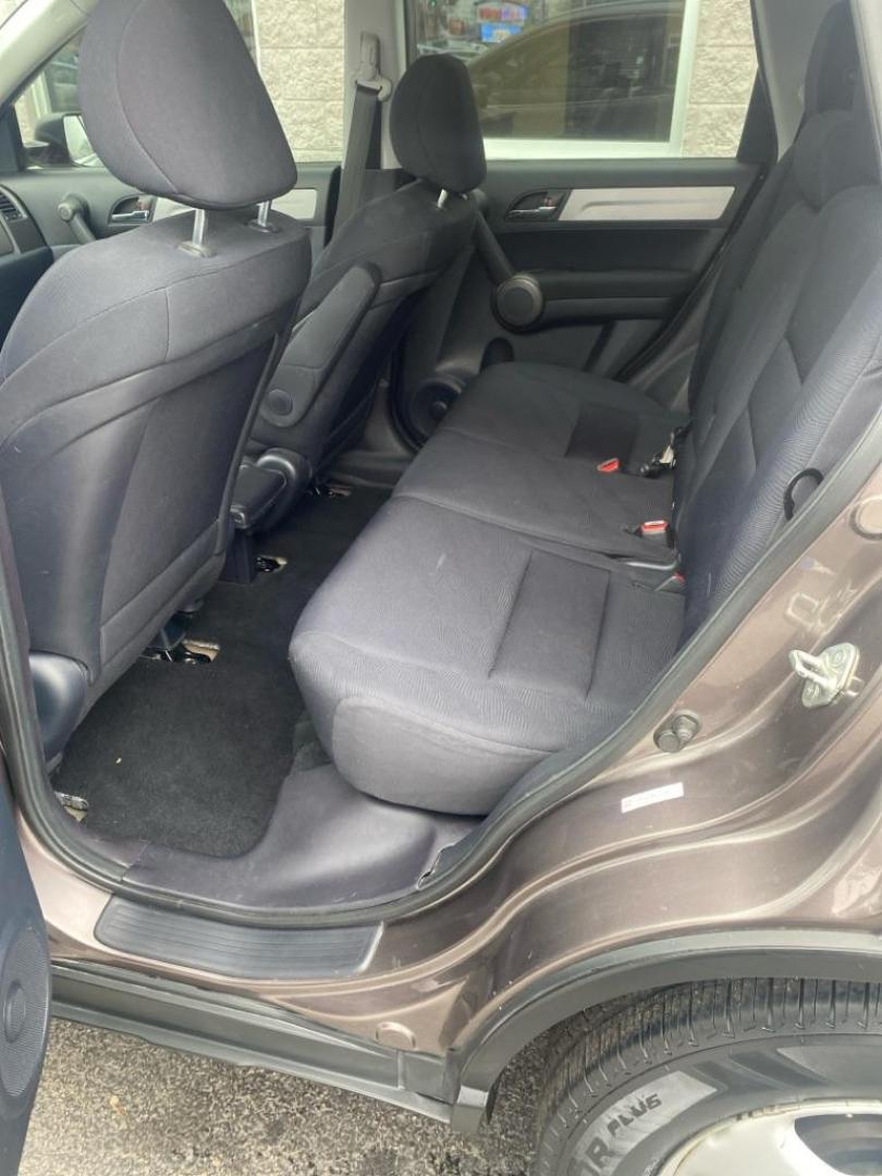 2011 BROWN HONDA CR-V LX (5J6RE3H33BL) with an 2.4L engine, Automatic transmission, located at 3100 Covert Avenue, Evansville, IN, 47714, (812) 473-4492, 37.955418, -87.512238 - Photo#5