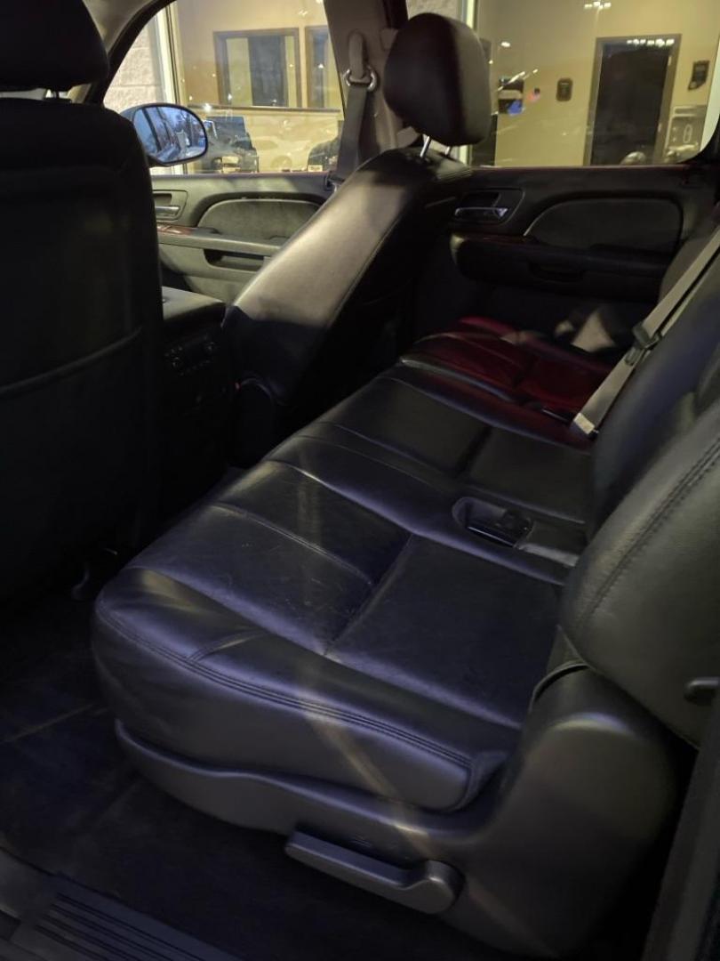 2012 BLACK CHEVROLET SUBURBAN 1500 LT (1GNSKJE79CR) with an 5.3L engine, Automatic transmission, located at 3100 Covert Avenue, Evansville, IN, 47714, (812) 473-4492, 37.955418, -87.512238 - Photo#5