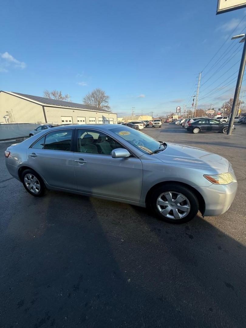 2007 SILVER TOYOTA CAMRY CE (4T1BE46K87U) with an 2.4L engine, Automatic transmission, located at 3100 Covert Avenue, Evansville, IN, 47714, (812) 473-4492, 37.955418, -87.512238 - Photo#2