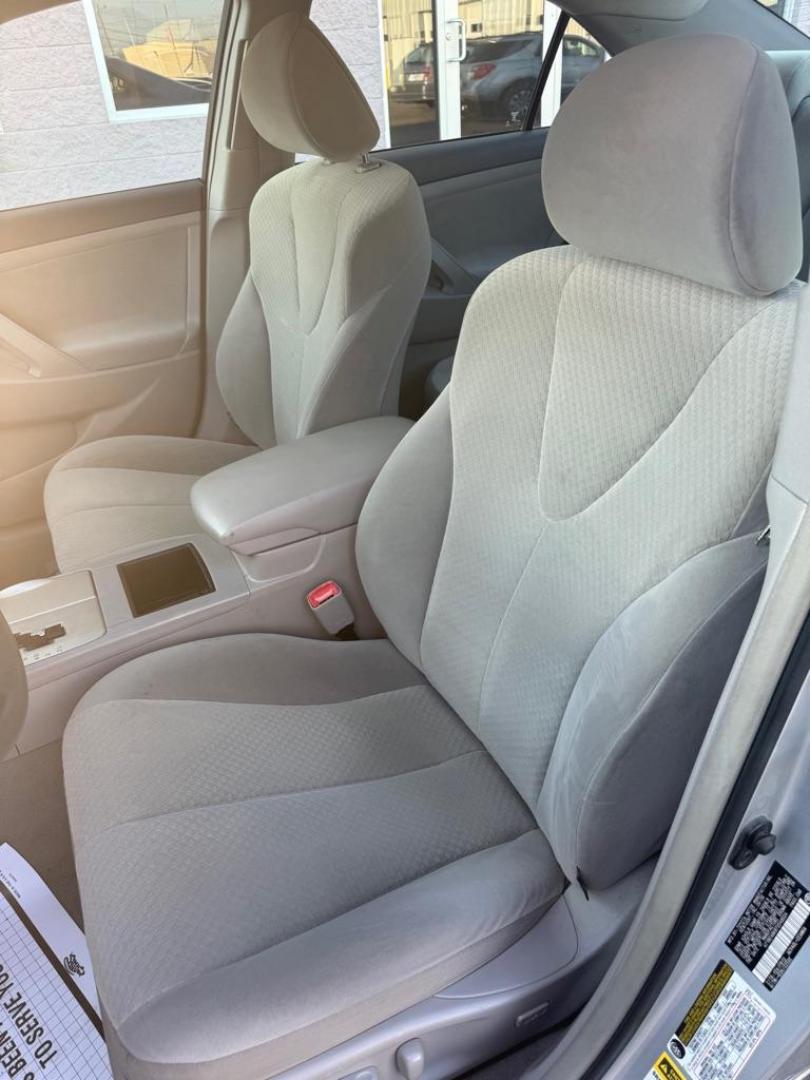 2007 SILVER TOYOTA CAMRY CE (4T1BE46K87U) with an 2.4L engine, Automatic transmission, located at 3100 Covert Avenue, Evansville, IN, 47714, (812) 473-4492, 37.955418, -87.512238 - Photo#4