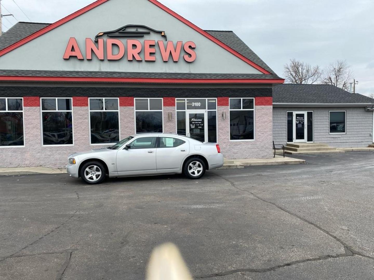 2009 SILVER DODGE CHARGER SXT (2B3KA33V69H) with an 3.5L engine, Automatic transmission, located at 3100 Covert Avenue, Evansville, IN, 47714, (812) 473-4492, 37.955418, -87.512238 - Photo#0