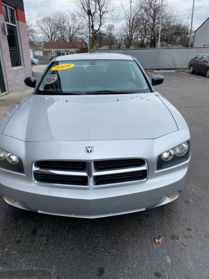 2009 SILVER DODGE CHARGER SXT (2B3KA33V69H) with an 3.5L engine, Automatic transmission, located at 3100 Covert Avenue, Evansville, IN, 47714, (812) 473-4492, 37.955418, -87.512238 - Photo#1