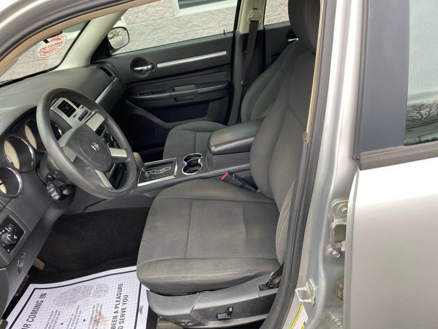 2009 SILVER DODGE CHARGER SXT (2B3KA33V69H) with an 3.5L engine, Automatic transmission, located at 3100 Covert Avenue, Evansville, IN, 47714, (812) 473-4492, 37.955418, -87.512238 - Photo#4