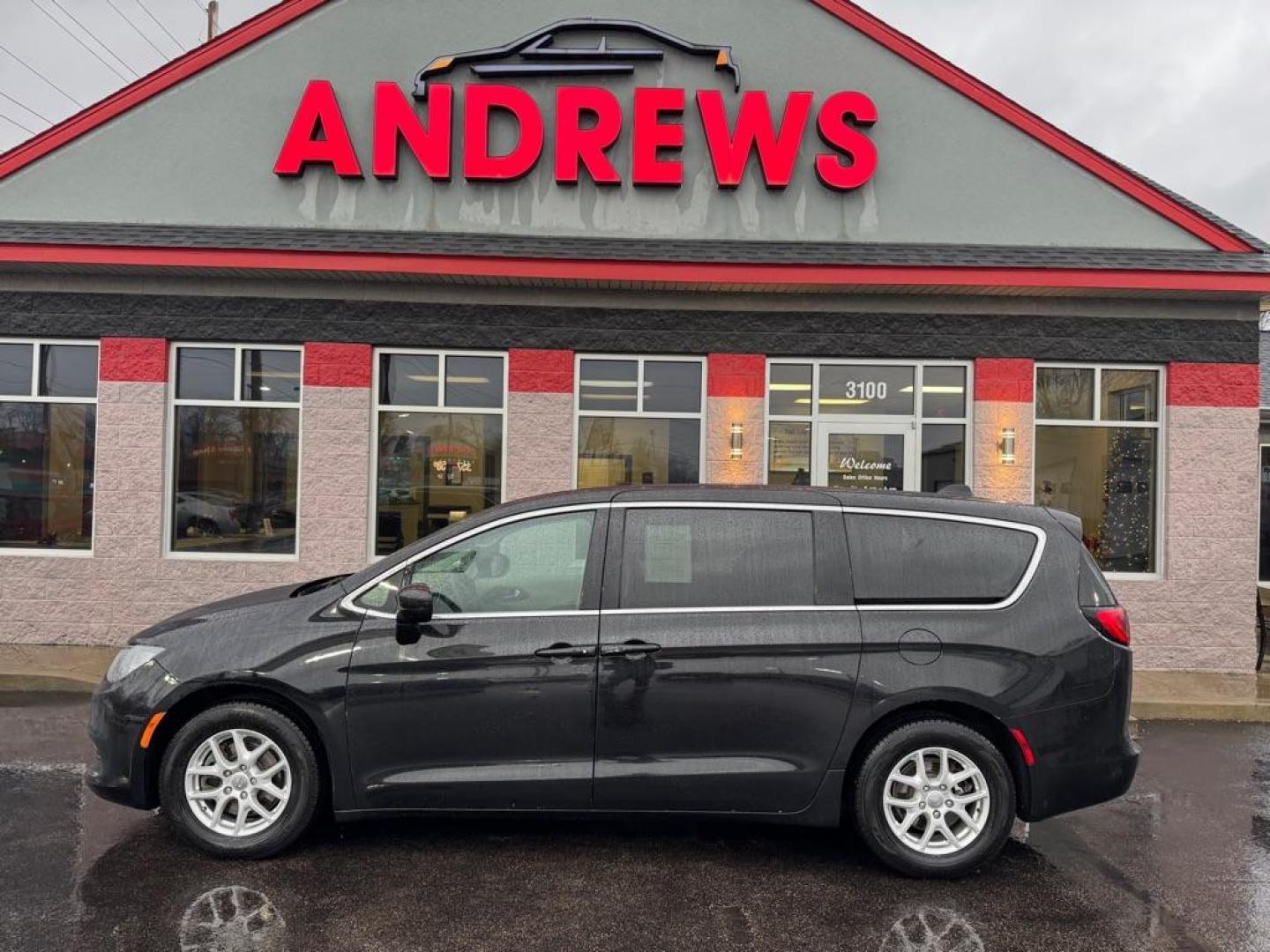 2017 BLACK CHRYSLER PACIFICA TOURING (2C4RC1DG6HR) with an 3.6L engine, Automatic transmission, located at 3100 Covert Avenue, Evansville, IN, 47714, (812) 473-4492, 37.955418, -87.512238 - Photo#0