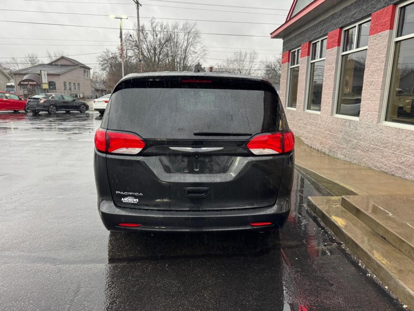 2017 BLACK CHRYSLER PACIFICA TOURING (2C4RC1DG6HR) with an 3.6L engine, Automatic transmission, located at 3100 Covert Avenue, Evansville, IN, 47714, (812) 473-4492, 37.955418, -87.512238 - Photo#3