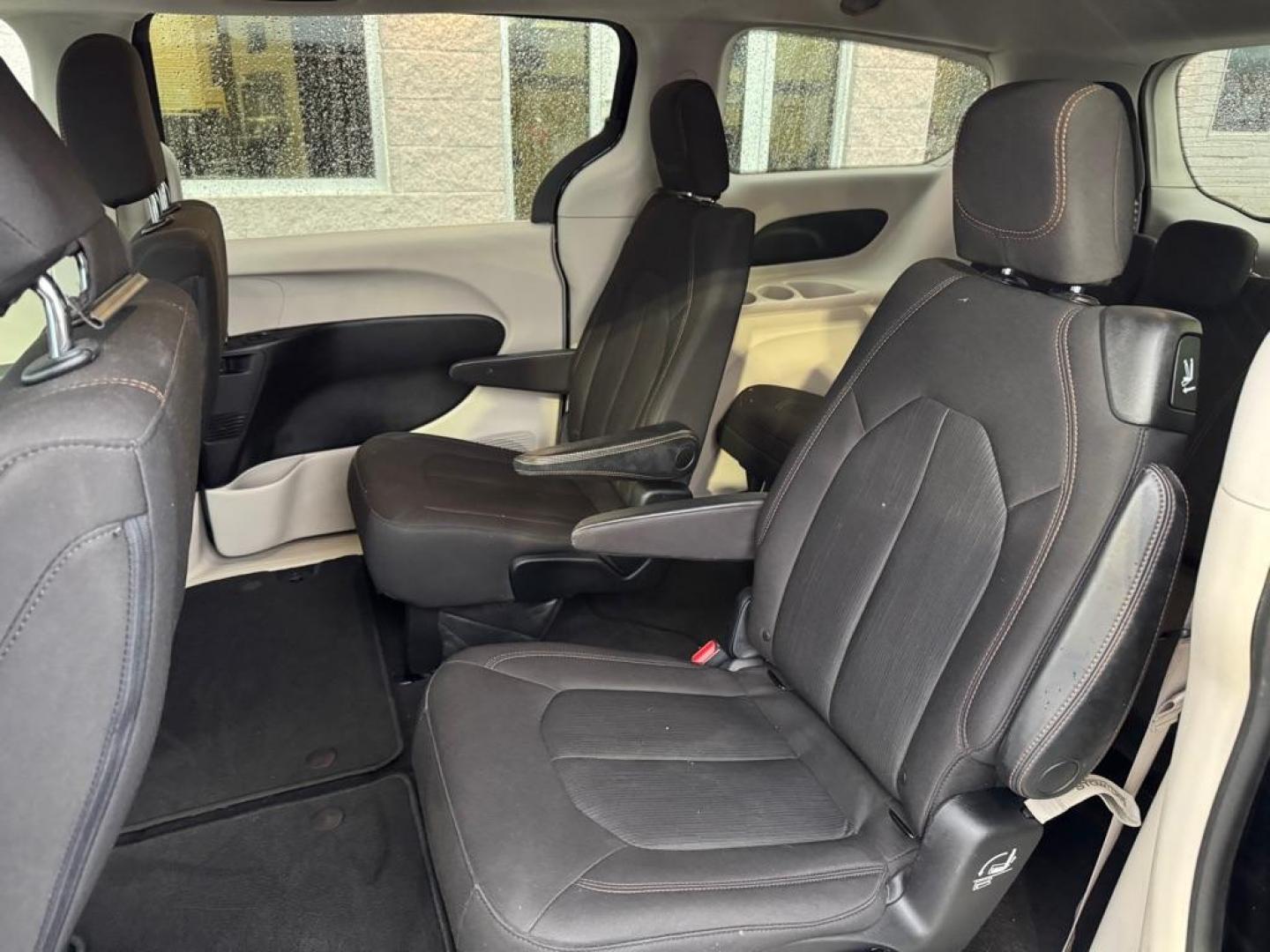 2017 BLACK CHRYSLER PACIFICA TOURING (2C4RC1DG6HR) with an 3.6L engine, Automatic transmission, located at 3100 Covert Avenue, Evansville, IN, 47714, (812) 473-4492, 37.955418, -87.512238 - Photo#5