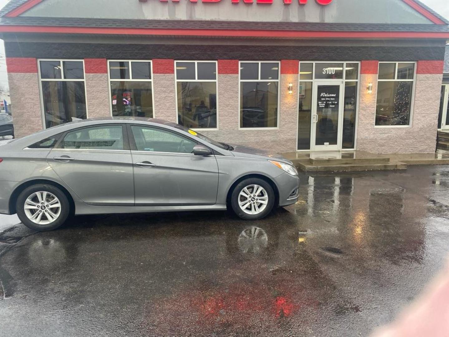2014 GRAY HYUNDAI SONATA GLS (5NPEB4AC7EH) with an 2.4L engine, Automatic transmission, located at 3100 Covert Avenue, Evansville, IN, 47714, (812) 473-4492, 37.955418, -87.512238 - Photo#2