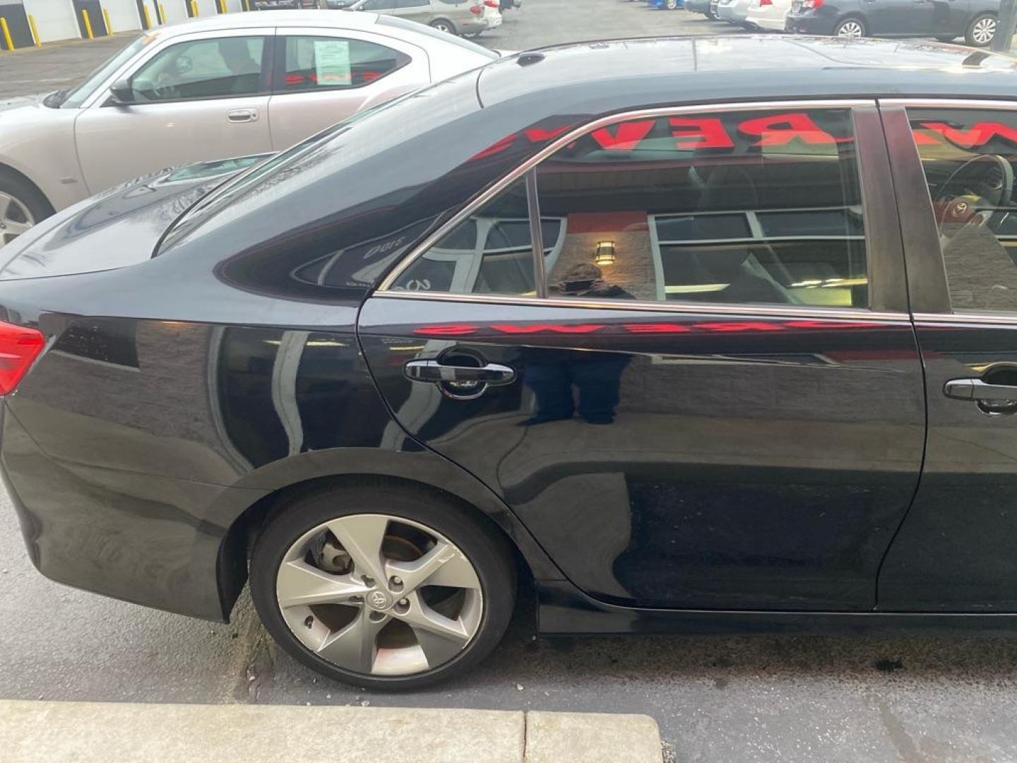 2012 BLACK TOYOTA CAMRY SE (4T1BK1FK3CU) with an 3.5L engine, Automatic transmission, located at 3100 Covert Avenue, Evansville, IN, 47714, (812) 473-4492, 37.955418, -87.512238 - Photo#3