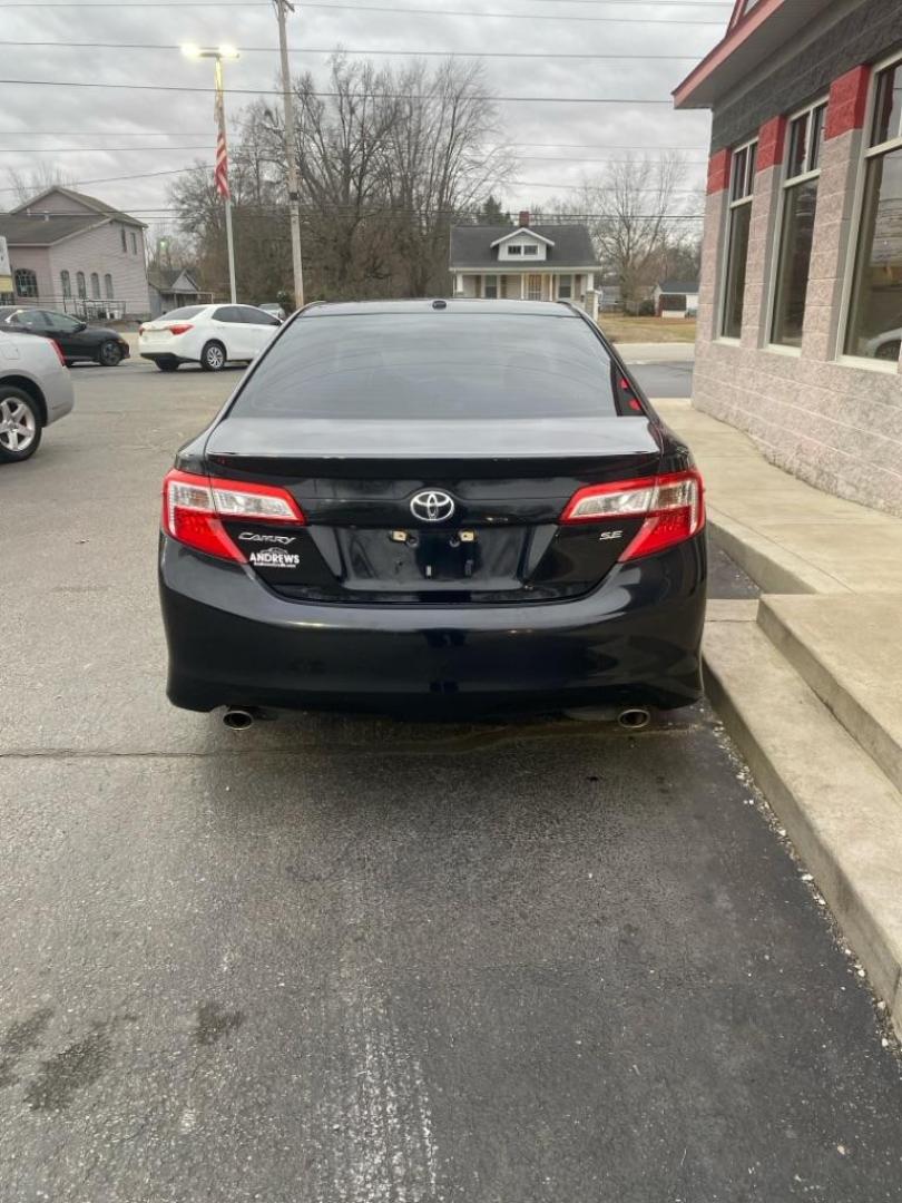 2012 BLACK TOYOTA CAMRY SE (4T1BK1FK3CU) with an 3.5L engine, Automatic transmission, located at 3100 Covert Avenue, Evansville, IN, 47714, (812) 473-4492, 37.955418, -87.512238 - Photo#4