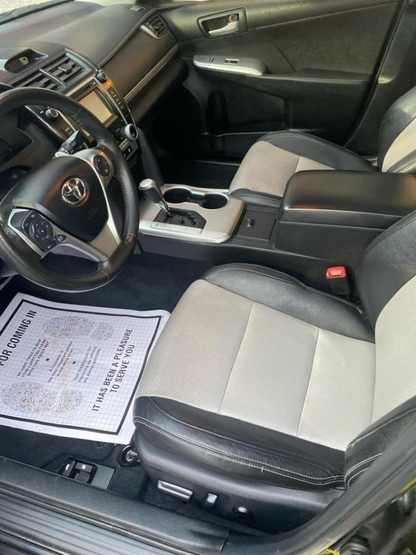 2012 BLACK TOYOTA CAMRY SE (4T1BK1FK3CU) with an 3.5L engine, Automatic transmission, located at 3100 Covert Avenue, Evansville, IN, 47714, (812) 473-4492, 37.955418, -87.512238 - Photo#5