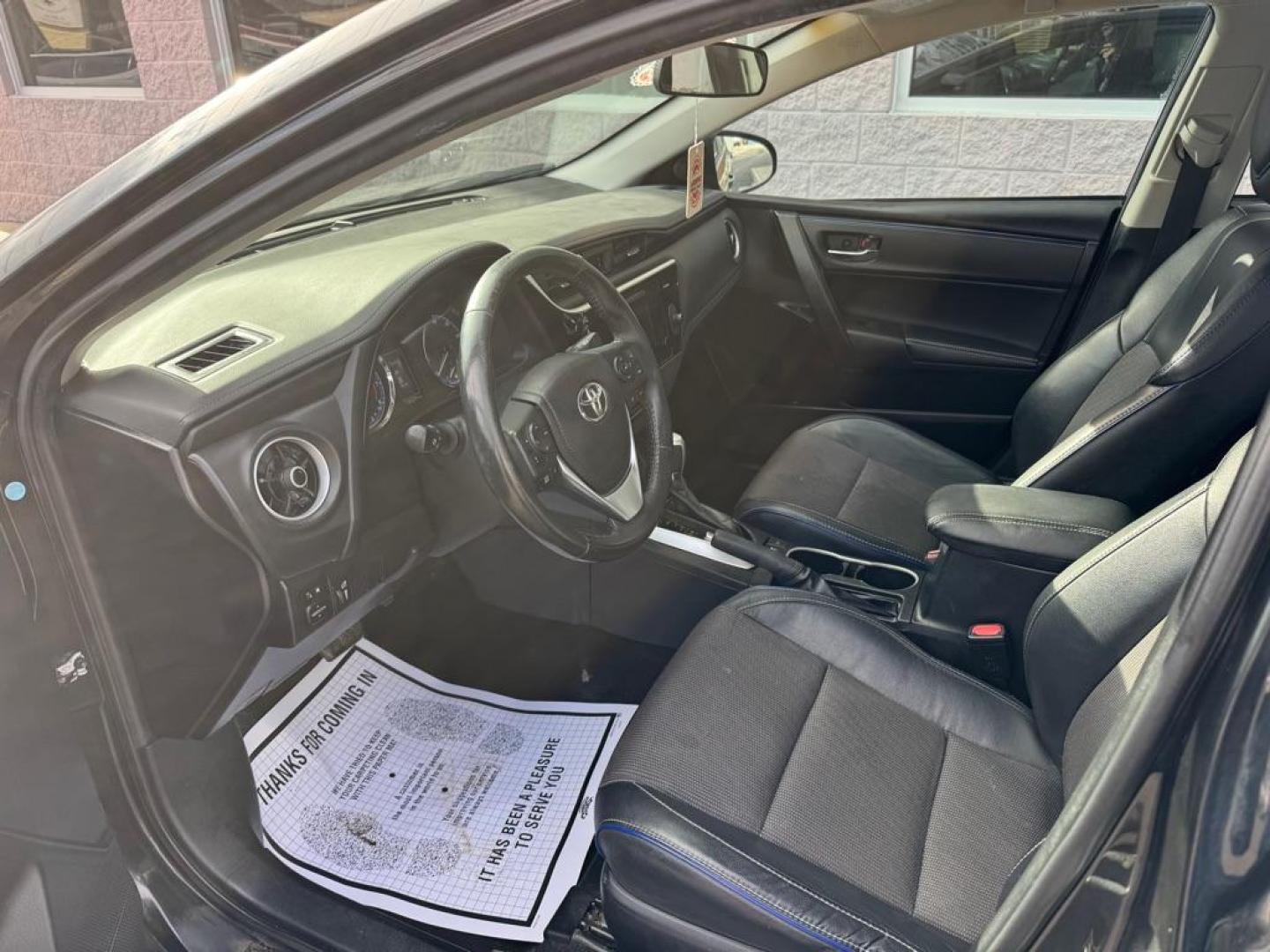 2017 BLACK TOYOTA COROLLA SE (2T1BURHE6HC) with an 1.8L engine, Continuously Variable transmission, located at 3100 Covert Avenue, Evansville, IN, 47714, (812) 473-4492, 37.955418, -87.512238 - Photo#4