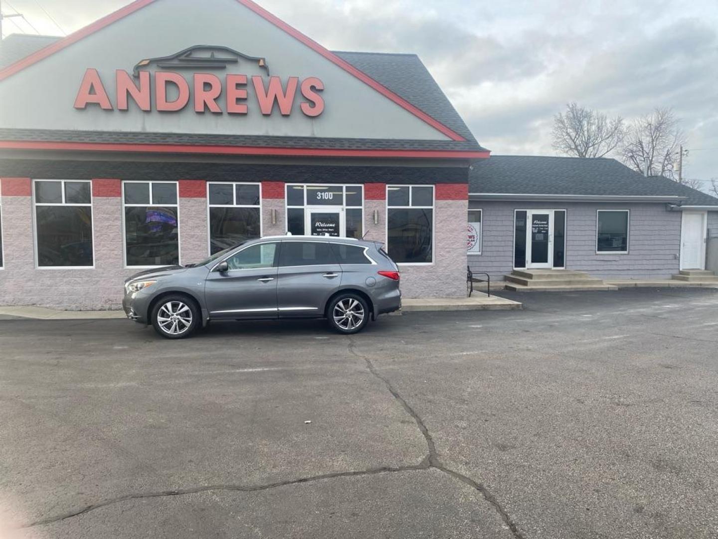 2015 GRAY INFINITI QX60 (5N1AL0MMXFC) with an 3.5L engine, Continuously Variable transmission, located at 3100 Covert Avenue, Evansville, IN, 47714, (812) 473-4492, 37.955418, -87.512238 - Photo#0