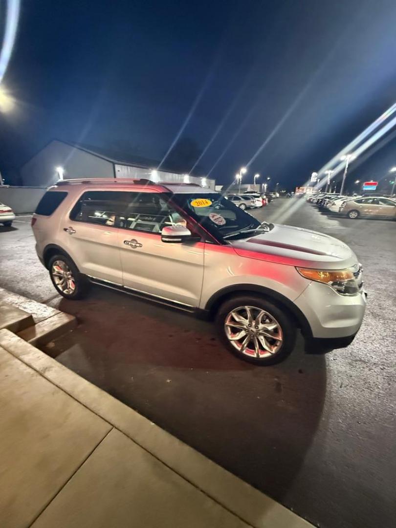 2014 SILVER FORD EXPLORER LIMITED (1FM5K7F86EG) with an 3.5L engine, Automatic transmission, located at 3100 Covert Avenue, Evansville, IN, 47714, (812) 473-4492, 37.955418, -87.512238 - Photo#2