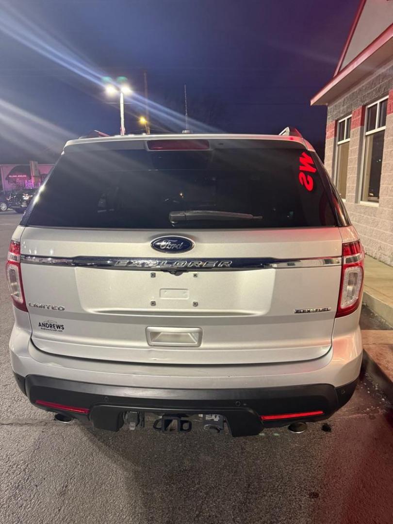 2014 SILVER FORD EXPLORER LIMITED (1FM5K7F86EG) with an 3.5L engine, Automatic transmission, located at 3100 Covert Avenue, Evansville, IN, 47714, (812) 473-4492, 37.955418, -87.512238 - Photo#3