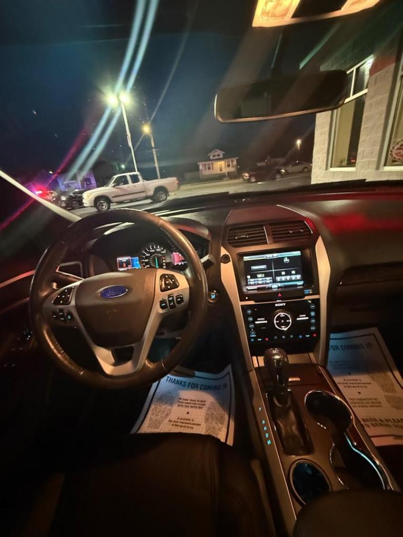 2014 SILVER FORD EXPLORER LIMITED (1FM5K7F86EG) with an 3.5L engine, Automatic transmission, located at 3100 Covert Avenue, Evansville, IN, 47714, (812) 473-4492, 37.955418, -87.512238 - Photo#4
