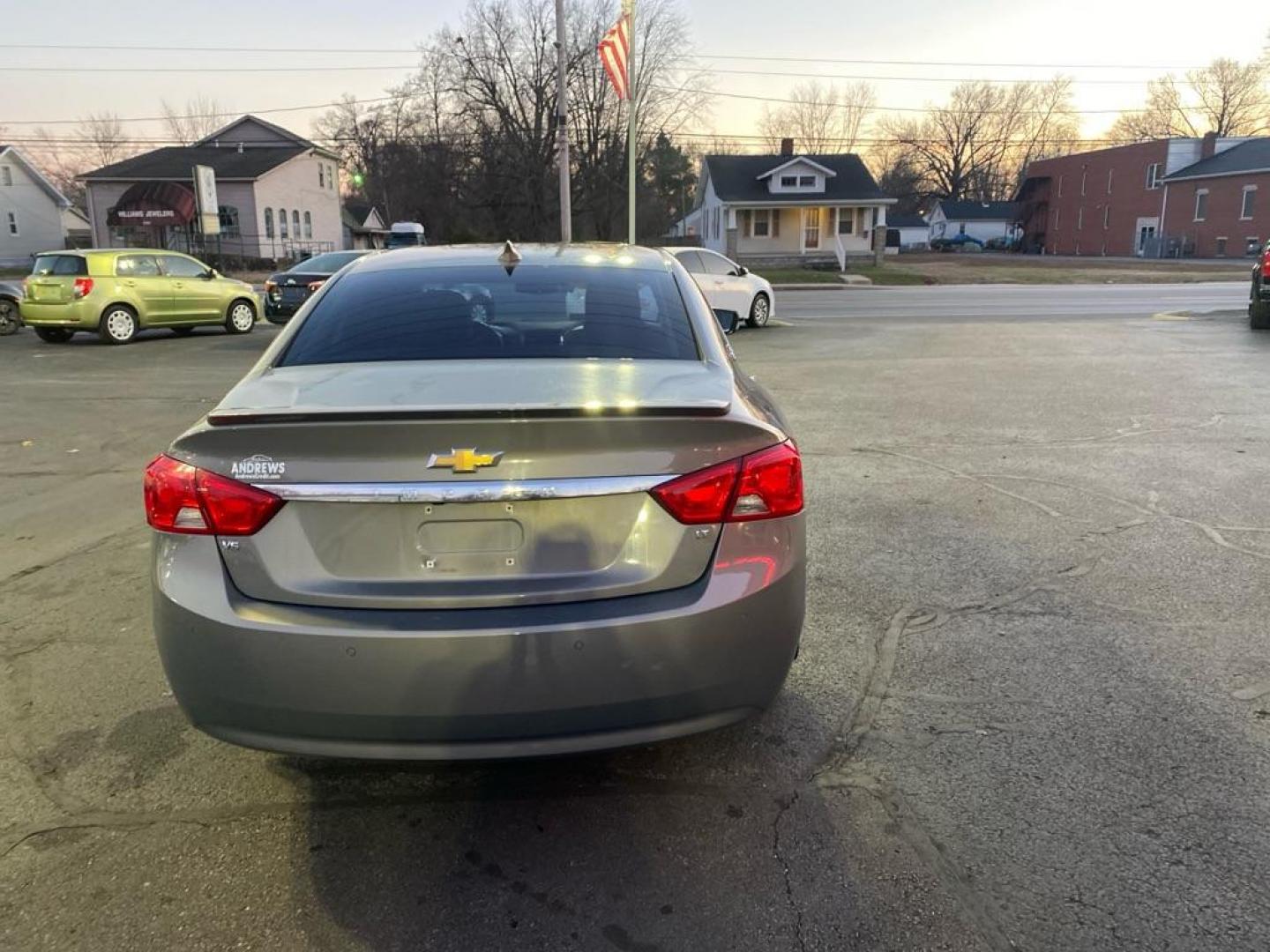 2017 SILVER CHEVROLET IMPALA LT (2G1105S32H9) with an 3.6L engine, Automatic transmission, located at 3100 Covert Avenue, Evansville, IN, 47714, (812) 473-4492, 37.955418, -87.512238 - Photo#3