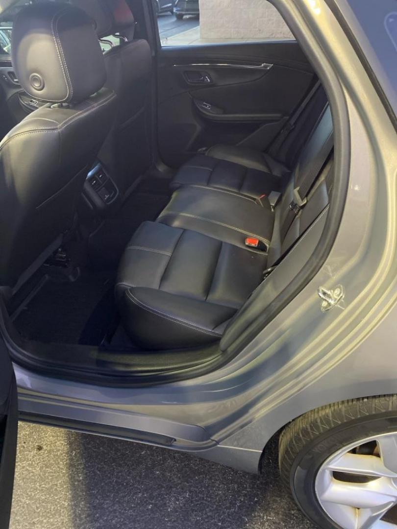 2017 SILVER CHEVROLET IMPALA LT (2G1105S32H9) with an 3.6L engine, Automatic transmission, located at 3100 Covert Avenue, Evansville, IN, 47714, (812) 473-4492, 37.955418, -87.512238 - Photo#5