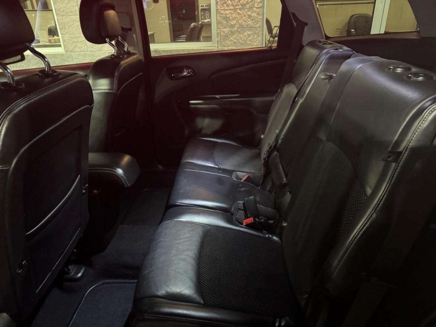 2020 SILVER DODGE JOURNEY CROSSROAD (3C4PDCGBXLT) with an 2.4L engine, Automatic transmission, located at 3100 Covert Avenue, Evansville, IN, 47714, (812) 473-4492, 37.955418, -87.512238 - Photo#5