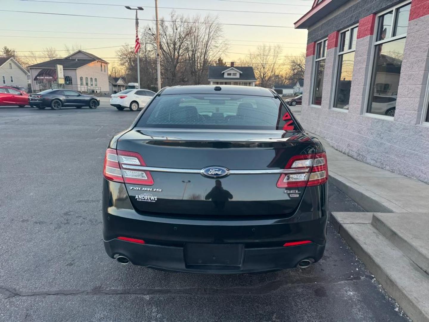 2015 BLACK FORD TAURUS SEL (1FAHP2H87FG) with an 3.5L engine, Automatic transmission, located at 3100 Covert Avenue, Evansville, IN, 47714, (812) 473-4492, 37.955418, -87.512238 - Photo#3