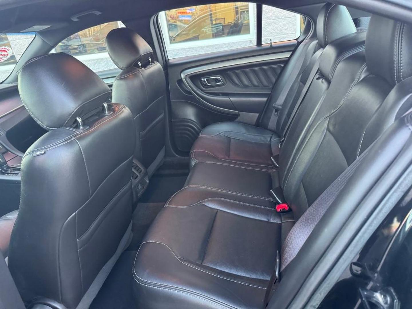 2015 BLACK FORD TAURUS SEL (1FAHP2H87FG) with an 3.5L engine, Automatic transmission, located at 3100 Covert Avenue, Evansville, IN, 47714, (812) 473-4492, 37.955418, -87.512238 - Photo#5