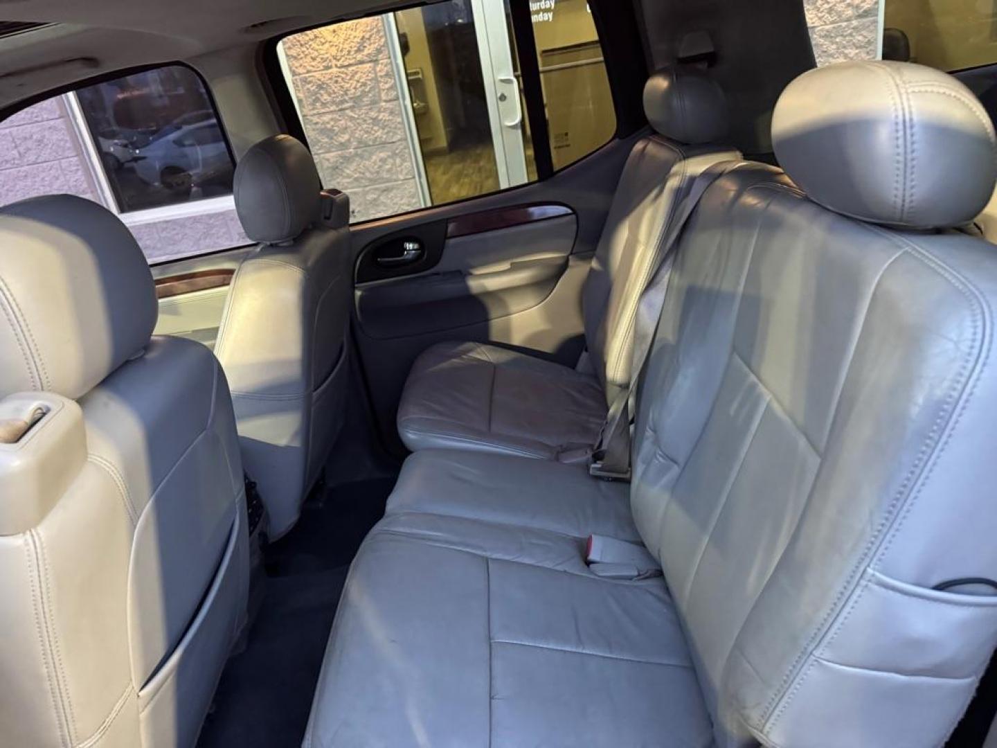 2006 BLACK GMC ENVOY DENALI XL (1GKET66M566) with an 5.3L engine, Automatic transmission, located at 3100 Covert Avenue, Evansville, IN, 47714, (812) 473-4492, 37.955418, -87.512238 - Photo#5