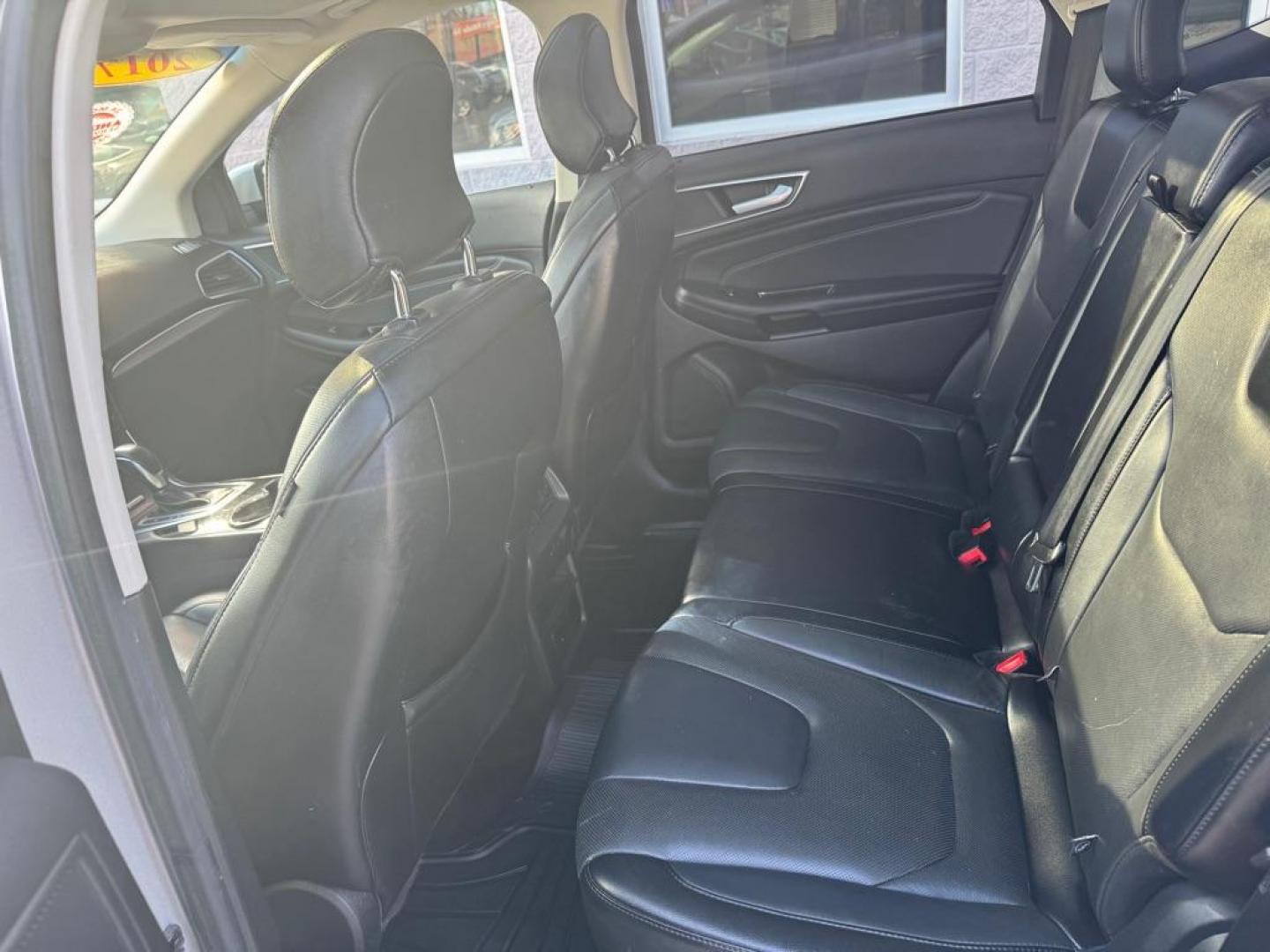 2017 SILVER FORD EDGE TITANIUM (2FMPK4K86HB) with an 3.5L engine, Automatic transmission, located at 3100 Covert Avenue, Evansville, IN, 47714, (812) 473-4492, 37.955418, -87.512238 - Photo#5