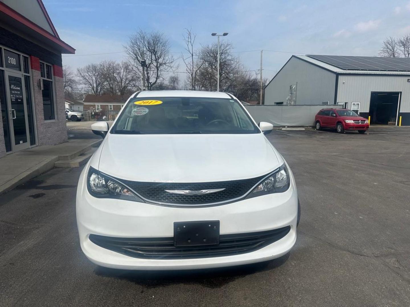 2017 WHITE CHRYSLER PACIFICA TOURING (2C4RC1DGXHR) with an 3.6L engine, Automatic transmission, located at 3100 Covert Avenue, Evansville, IN, 47714, (812) 473-4492, 37.955418, -87.512238 - Photo#1