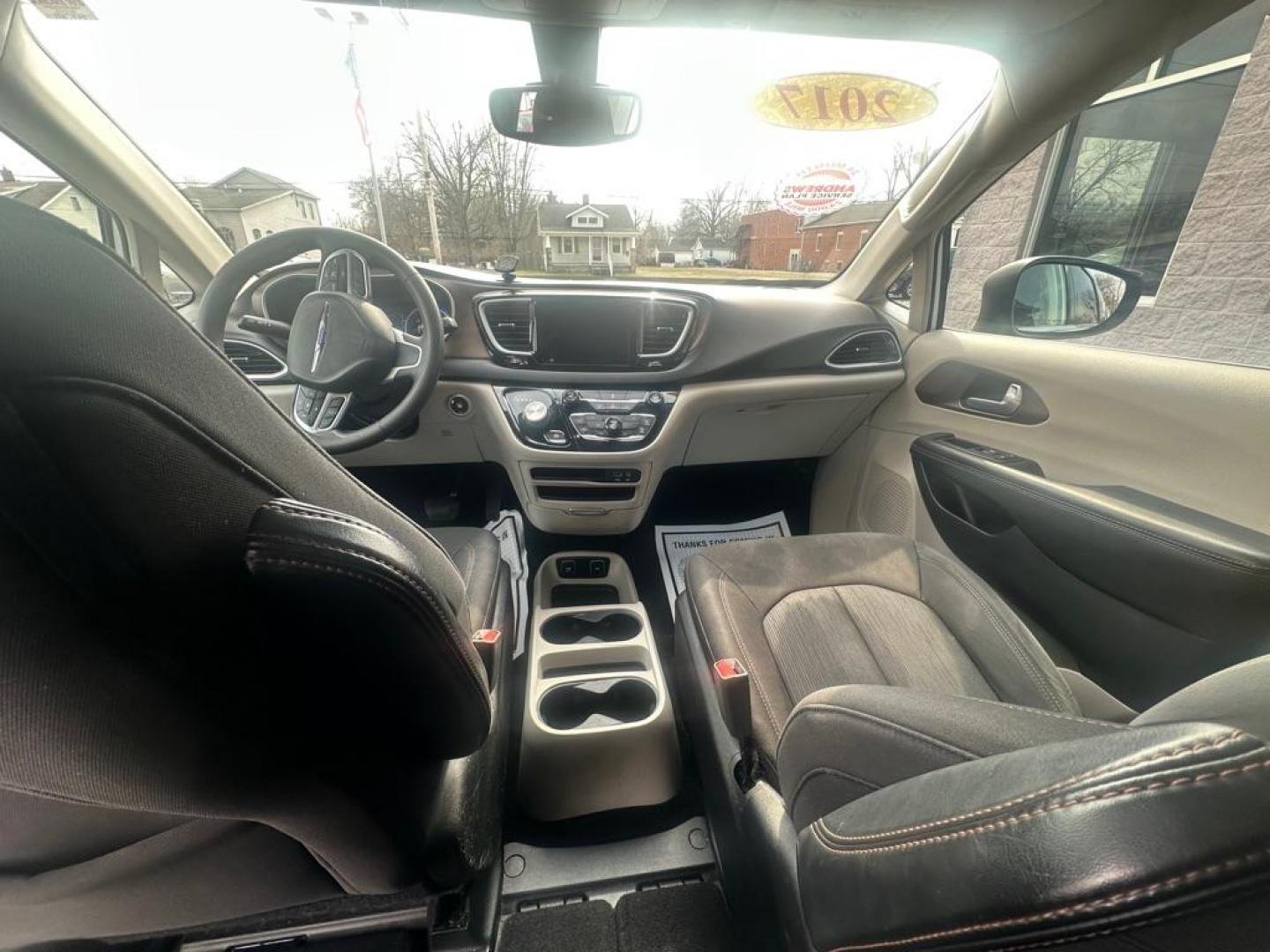 2017 WHITE CHRYSLER PACIFICA TOURING (2C4RC1DGXHR) with an 3.6L engine, Automatic transmission, located at 3100 Covert Avenue, Evansville, IN, 47714, (812) 473-4492, 37.955418, -87.512238 - Photo#7