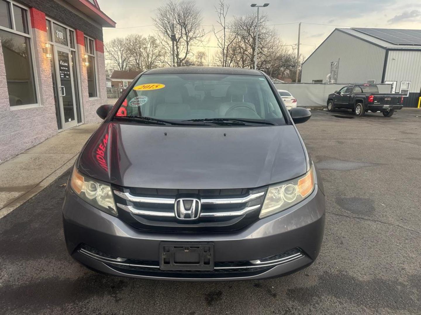 2015 GRAY HONDA ODYSSEY LX (5FNRL5H22FB) with an 3.5L engine, Automatic transmission, located at 3100 Covert Avenue, Evansville, IN, 47714, (812) 473-4492, 37.955418, -87.512238 - Photo#1