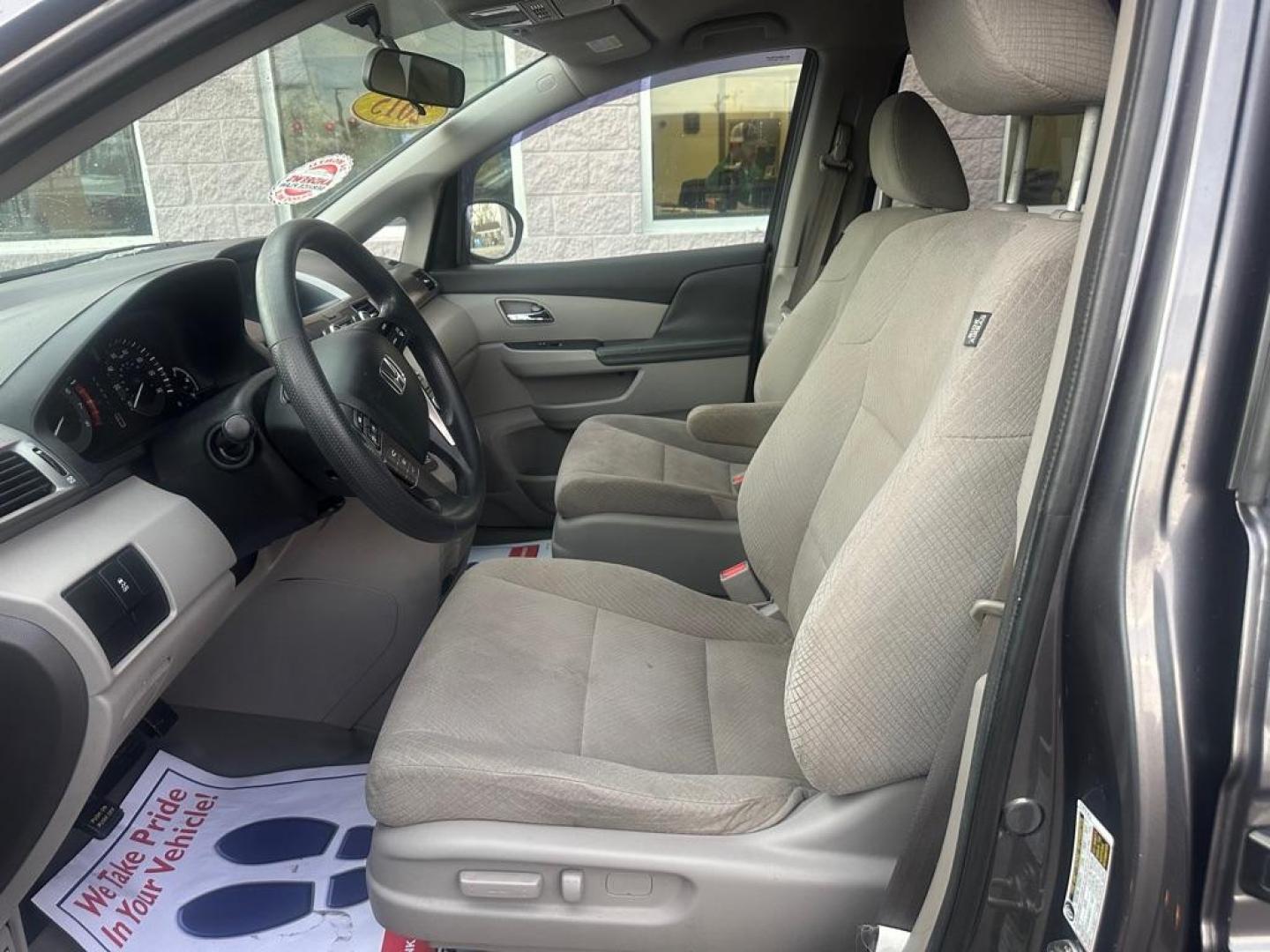 2015 GRAY HONDA ODYSSEY LX (5FNRL5H22FB) with an 3.5L engine, Automatic transmission, located at 3100 Covert Avenue, Evansville, IN, 47714, (812) 473-4492, 37.955418, -87.512238 - Photo#5