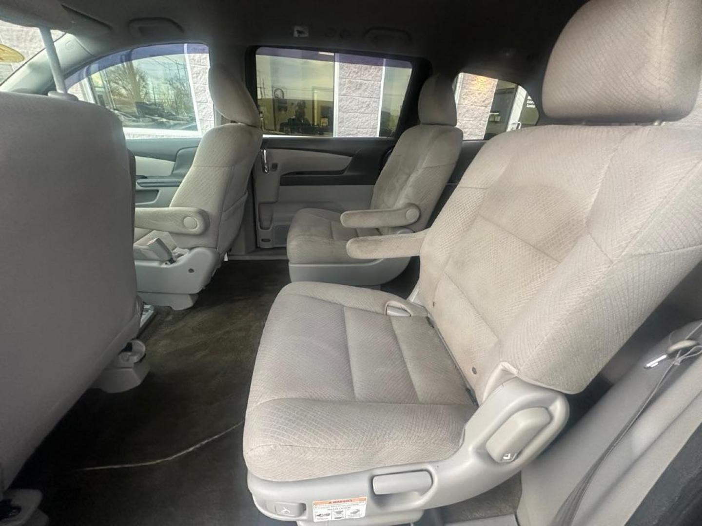 2015 GRAY HONDA ODYSSEY LX (5FNRL5H22FB) with an 3.5L engine, Automatic transmission, located at 3100 Covert Avenue, Evansville, IN, 47714, (812) 473-4492, 37.955418, -87.512238 - Photo#6