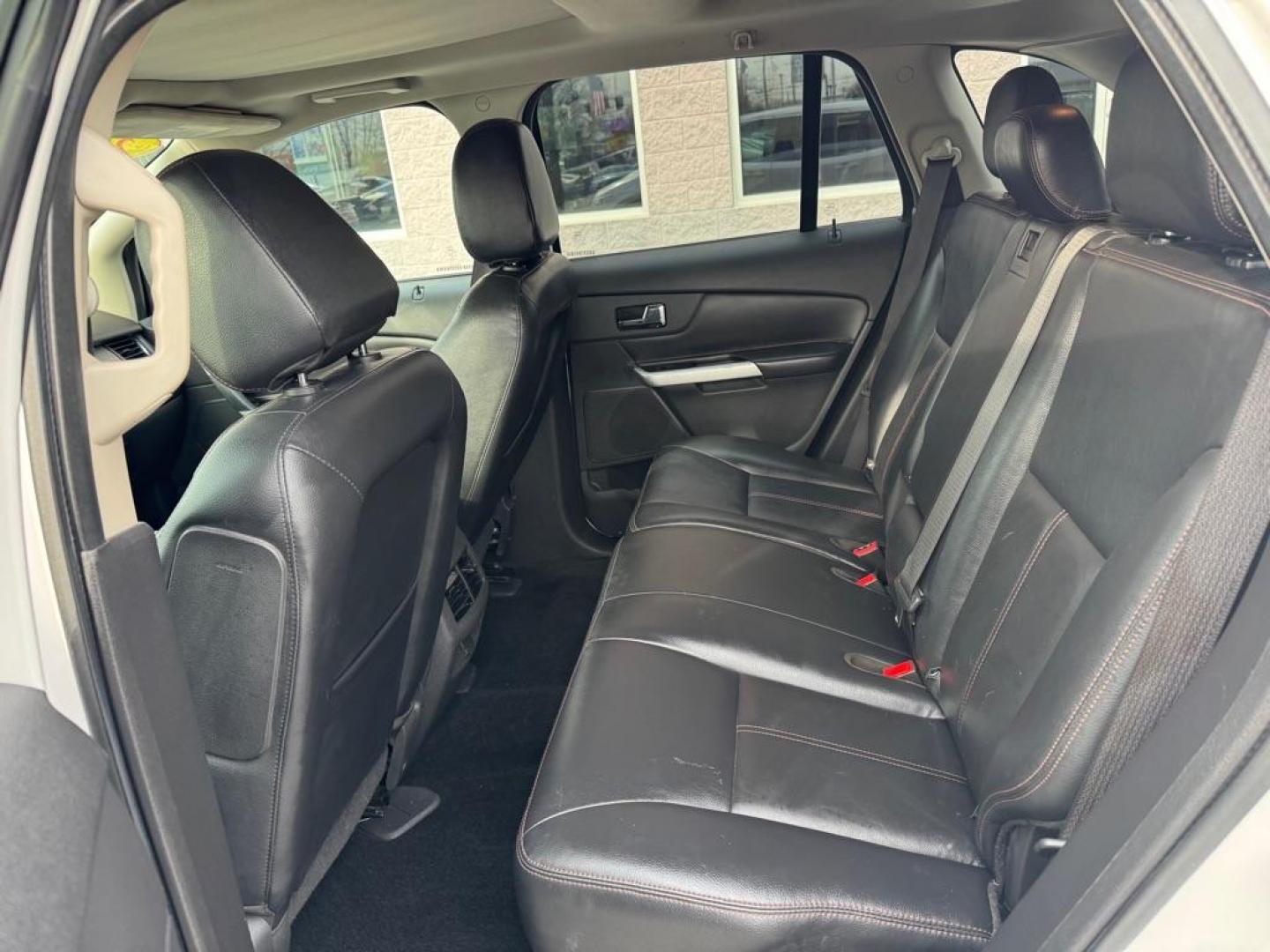 2013 WHITE FORD EDGE SEL (2FMDK4JC8DB) with an 3.5L engine, Automatic transmission, located at 3100 Covert Avenue, Evansville, IN, 47714, (812) 473-4492, 37.955418, -87.512238 - Photo#5