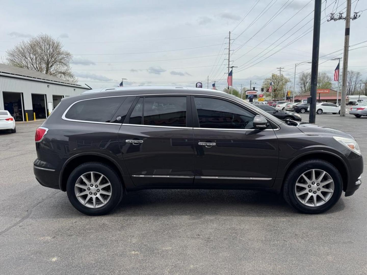 2016 GRAY BUICK ENCLAVE (5GAKRAKD7GJ) with an 3.6L engine, Automatic transmission, located at 3100 Covert Avenue, Evansville, IN, 47714, (812) 473-4492, 37.955418, -87.512238 - Photo#2