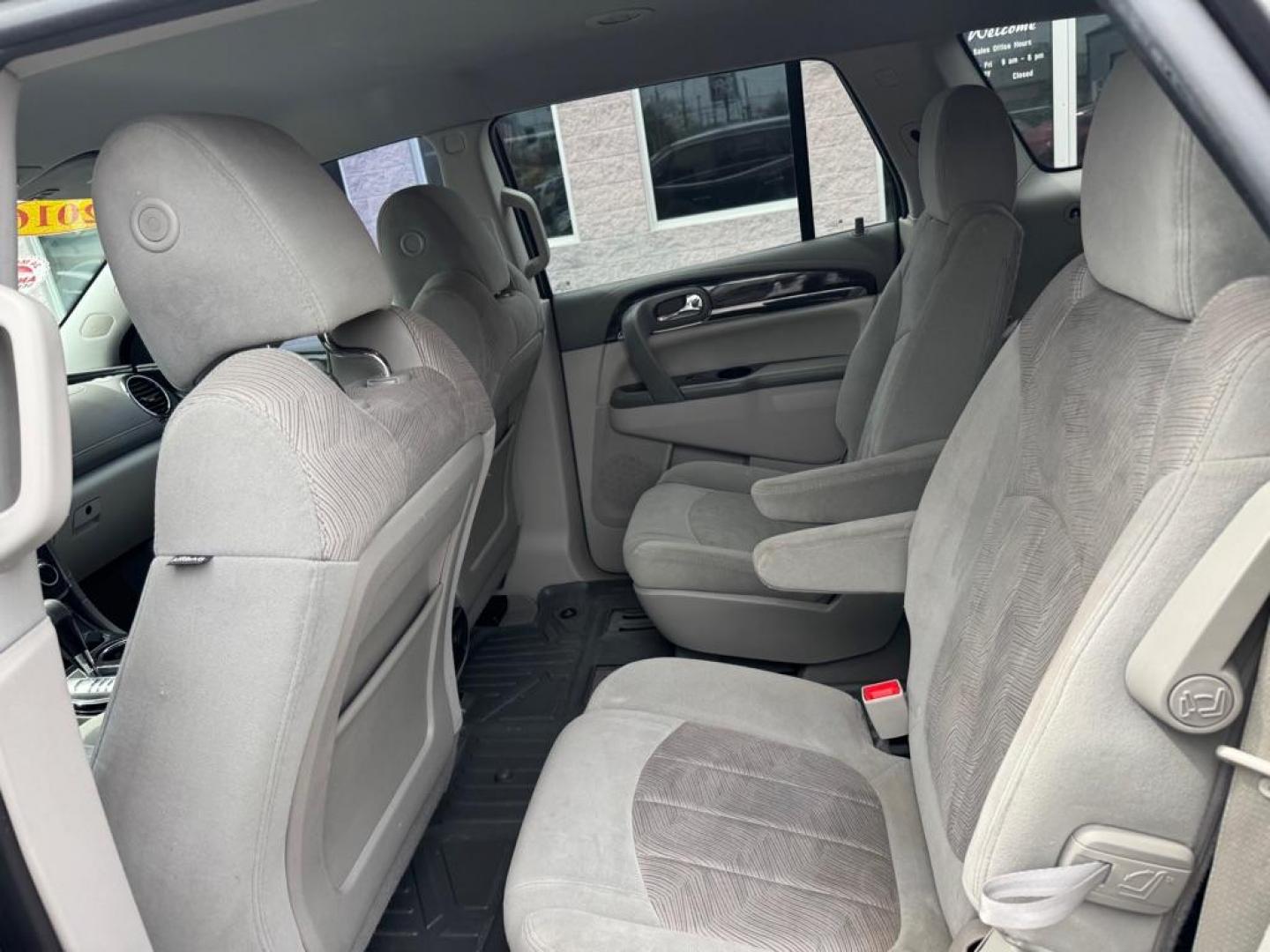 2016 GRAY BUICK ENCLAVE (5GAKRAKD7GJ) with an 3.6L engine, Automatic transmission, located at 3100 Covert Avenue, Evansville, IN, 47714, (812) 473-4492, 37.955418, -87.512238 - Photo#5