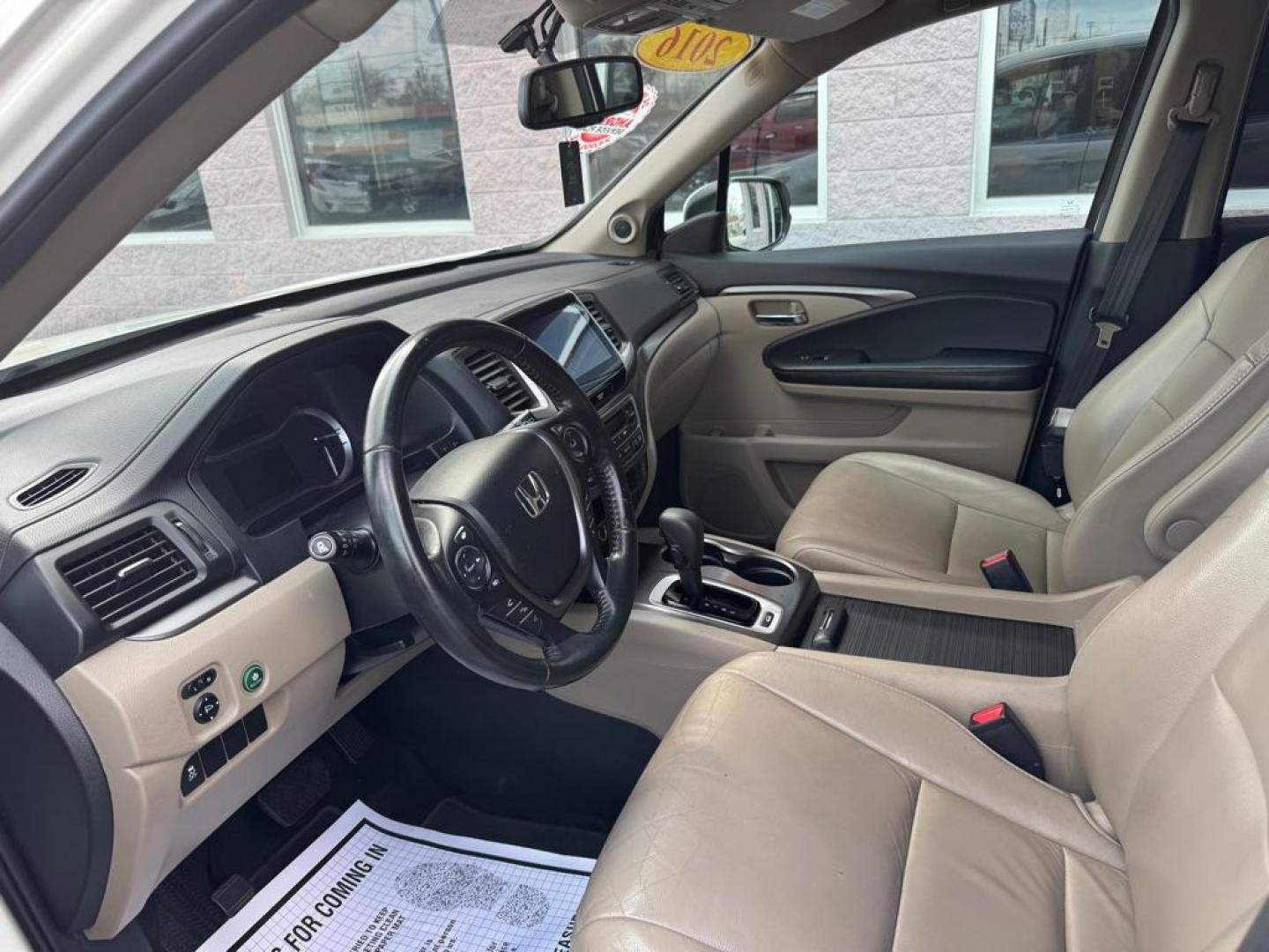 2016 WHITE HONDA PILOT EXL (5FNYF6H52GB) with an 3.5L engine, Automatic transmission, located at 3100 Covert Avenue, Evansville, IN, 47714, (812) 473-4492, 37.955418, -87.512238 - Photo#4