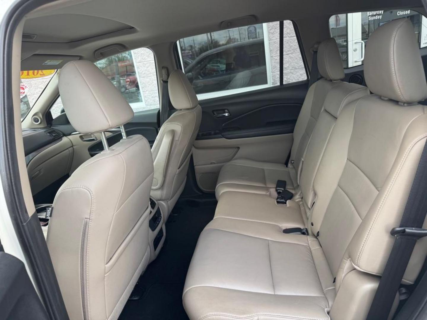 2016 WHITE HONDA PILOT EXL (5FNYF6H52GB) with an 3.5L engine, Automatic transmission, located at 3100 Covert Avenue, Evansville, IN, 47714, (812) 473-4492, 37.955418, -87.512238 - Photo#5